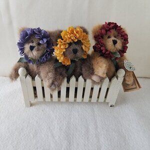 Boyds‎ Bears three plush garden picket fence NWT garden wreath COA 4-jointed